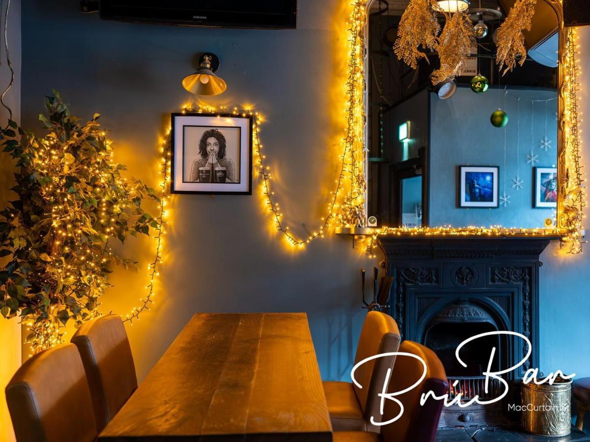 Bru Bar & Hostel Корк Екстериор снимка