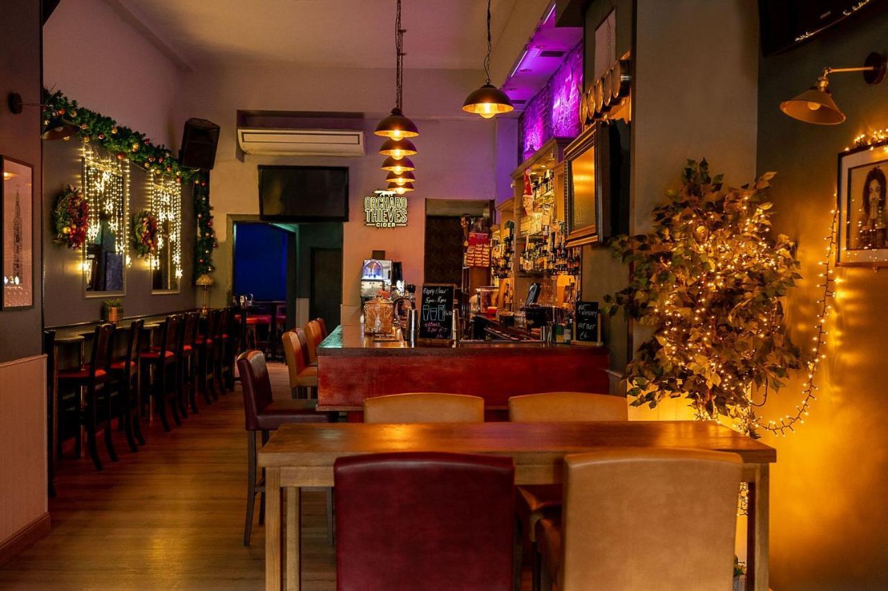 Bru Bar & Hostel Корк Екстериор снимка