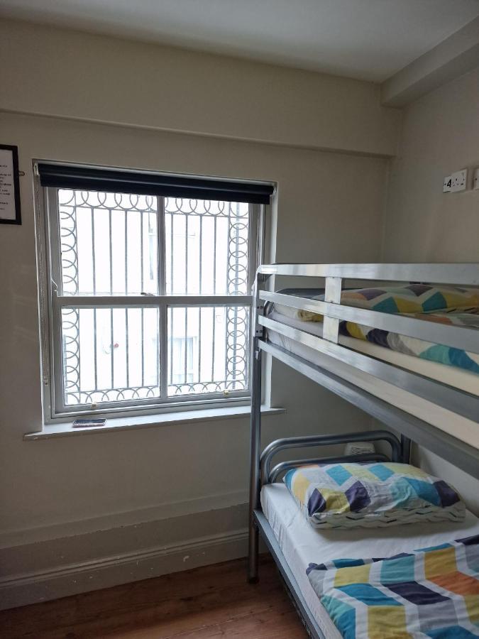Bru Bar & Hostel Корк Екстериор снимка
