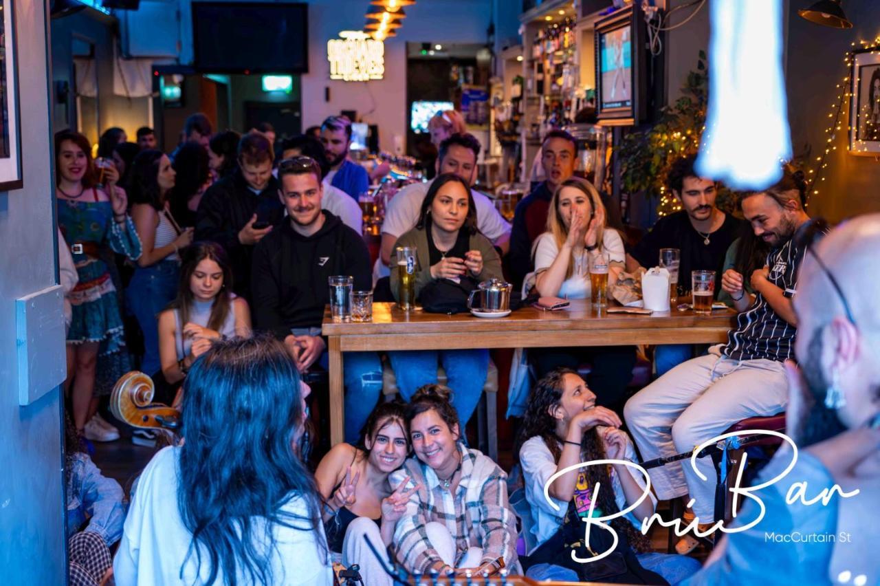 Bru Bar & Hostel Корк Екстериор снимка