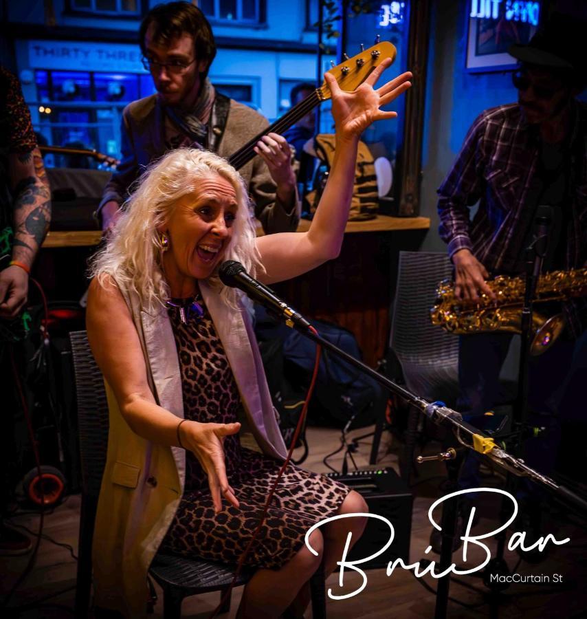 Bru Bar & Hostel Корк Екстериор снимка