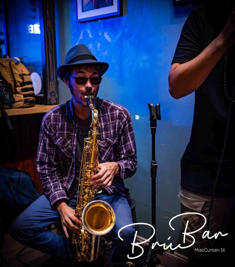 Bru Bar & Hostel Корк Екстериор снимка