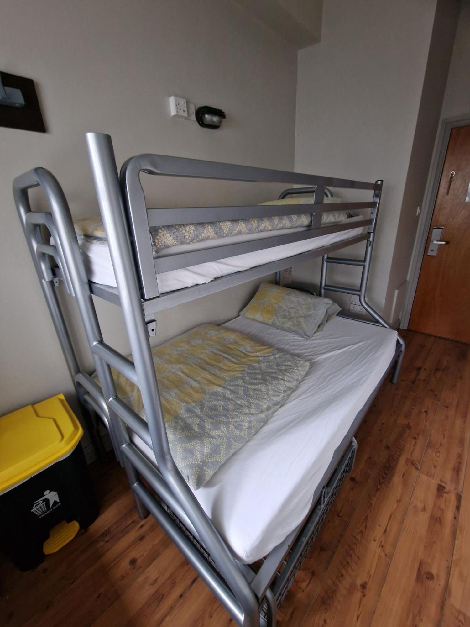 Bru Bar & Hostel Корк Екстериор снимка